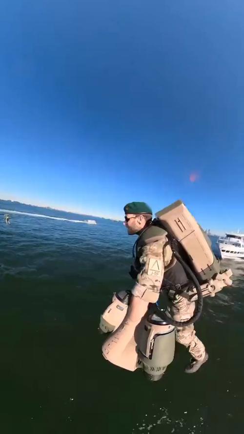 红警火箭飞行兵怎么落地