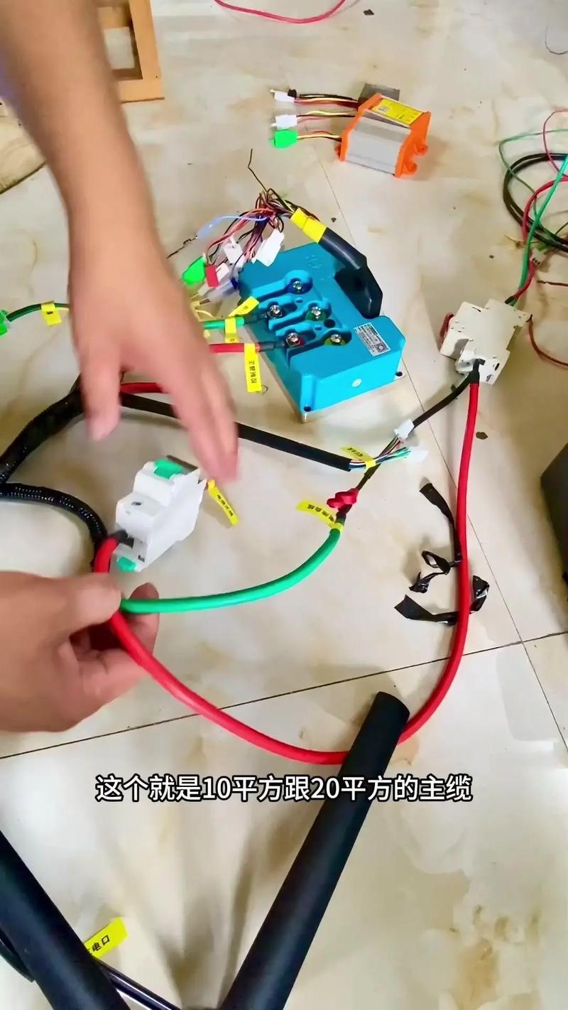 小胖机器人电池线路怎么接?