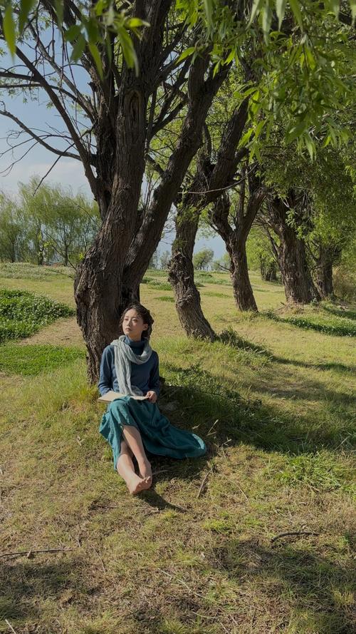 都说树林是天然氧巴,如果我们到树林里吸氧哪个时间比较好?清晨还是傍晚...