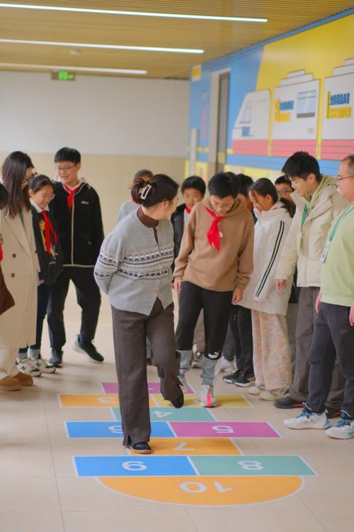 适合中学生玩的课堂游戏,比较好是政治课能玩的